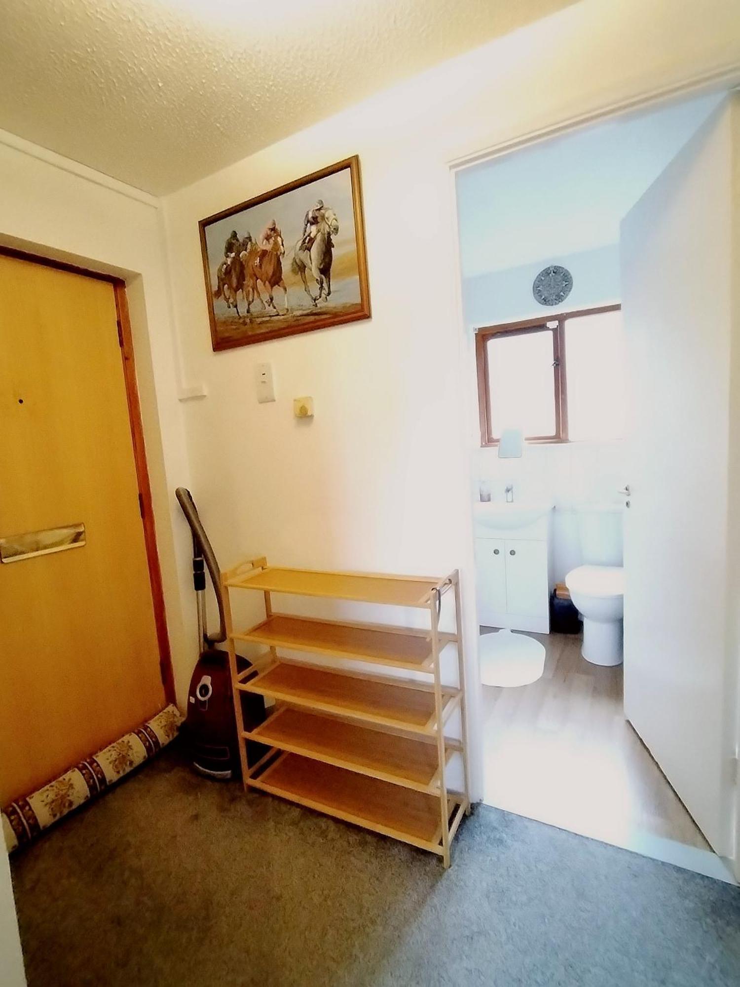 Home Away Home Near Heathrow Airport Cowley  Bagian luar foto