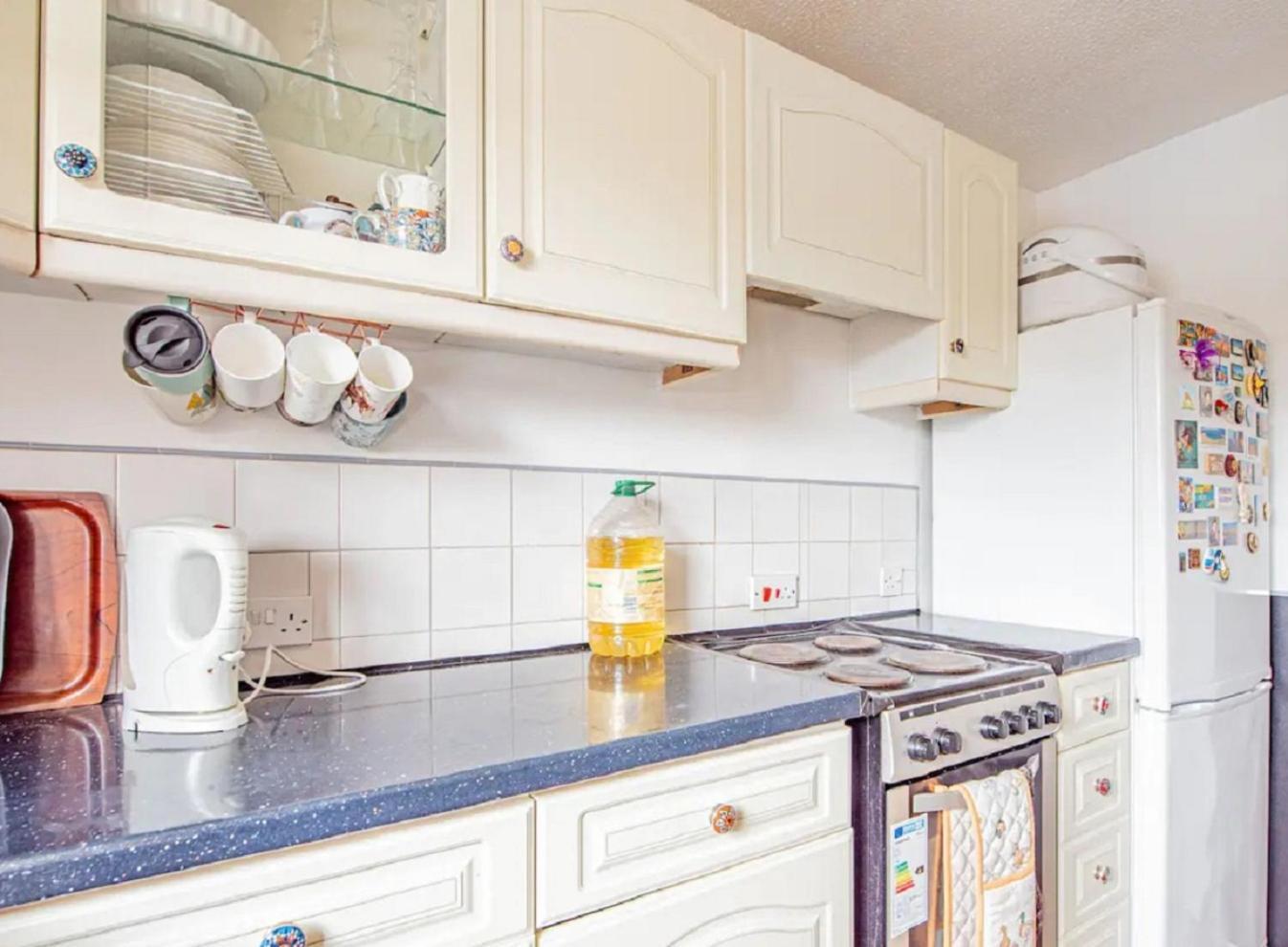 Home Away Home Near Heathrow Airport Cowley  Bagian luar foto