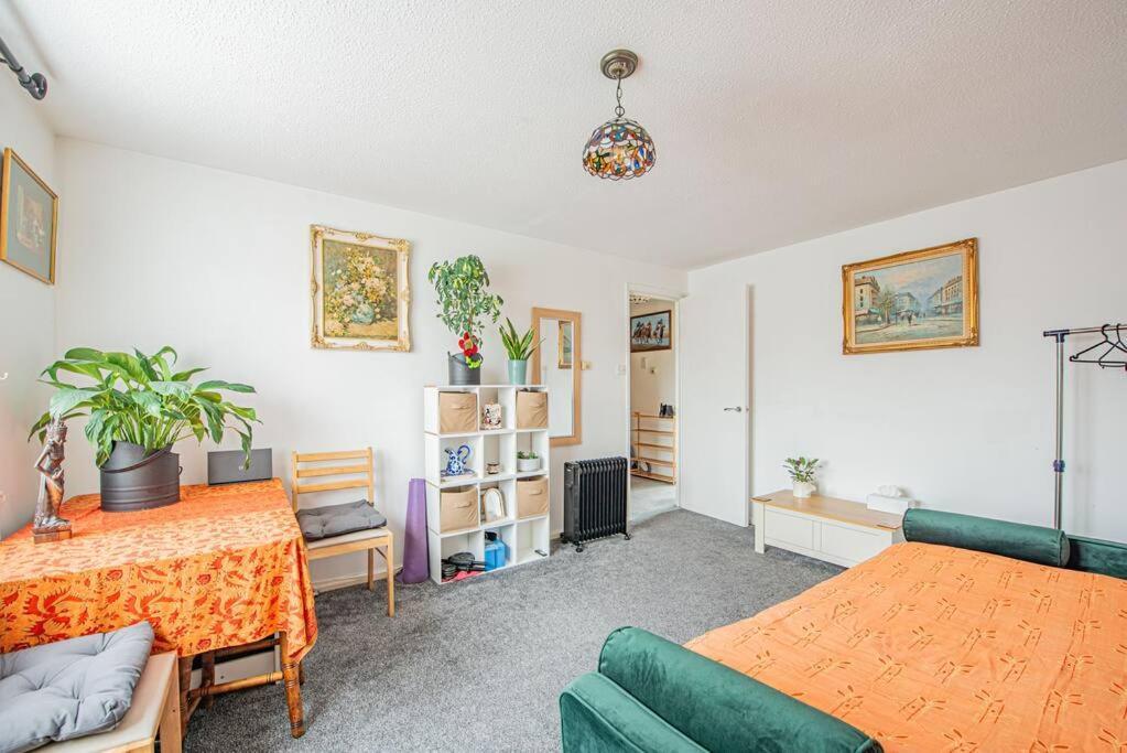 Home Away Home Near Heathrow Airport Cowley  Bagian luar foto